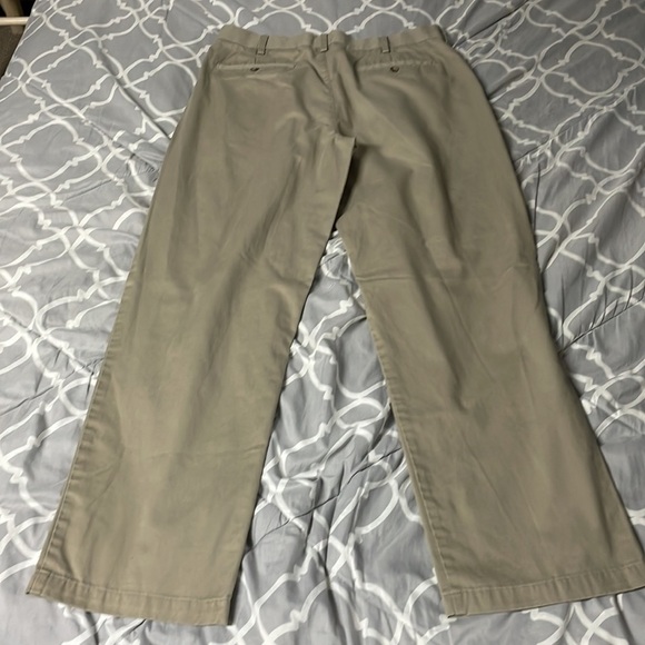 Croft & Barrow men’s size 36x34 khaki - Picture 2 of 4